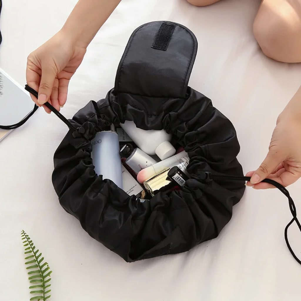 GlamPouch Keep Your Makeup Organized & Within Reach